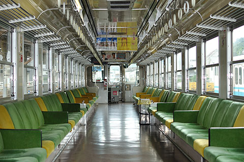 キハ54 12車内