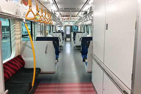 HB-E211-6車内