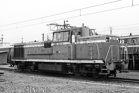 DE11 44