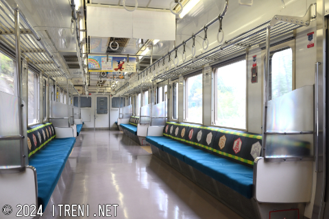 クハ210-3028車内