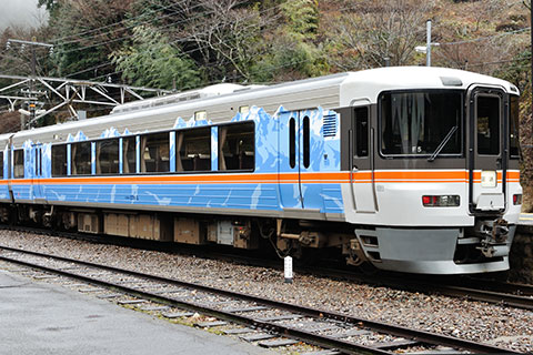 クモハ373-5
