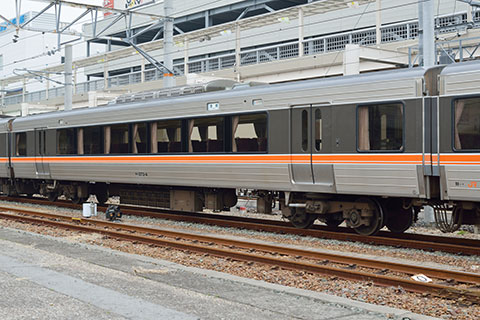 サハ373-4
