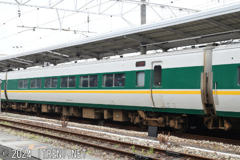 サハ381-228