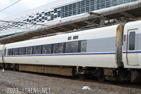 サハ680-8