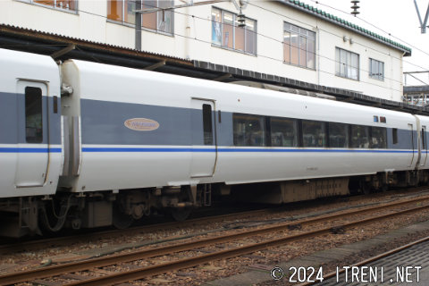 サハ683-301