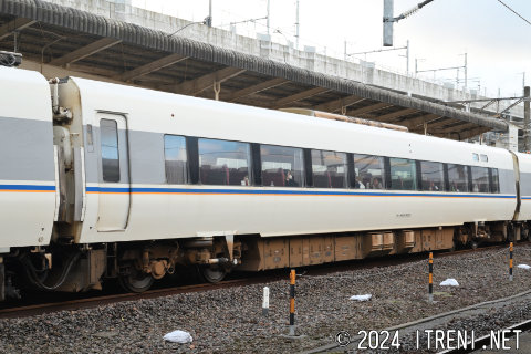 モハ683-8001