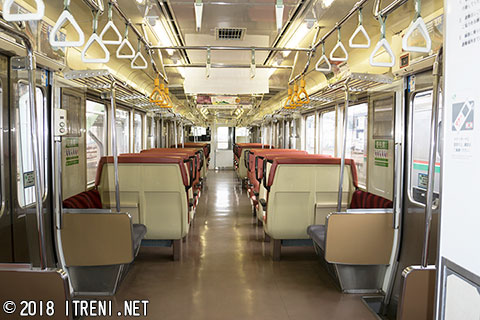 クハ718-20車内