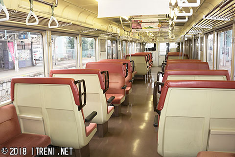 クモハ719-19車内