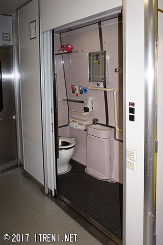 クハ731-121便所