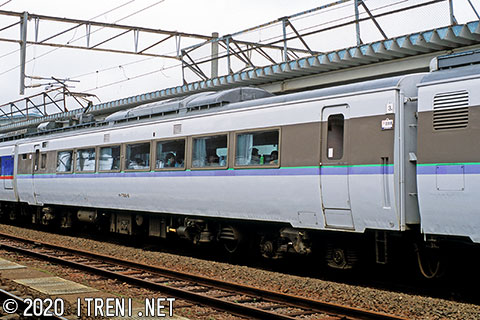 サハ780-8