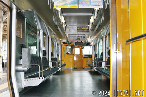 クハ814-3車内