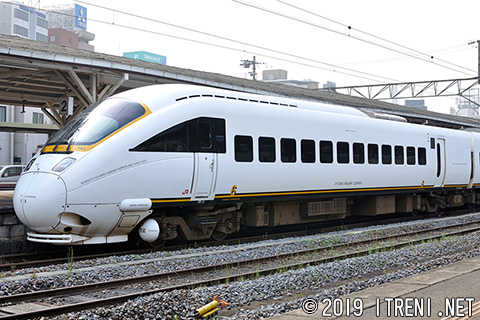 クモハ885-4