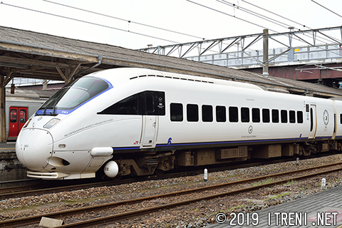 クモハ885-403