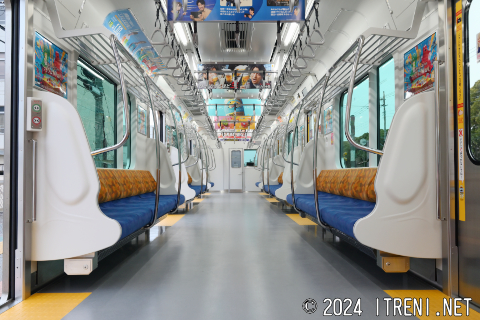 クハE130-1081客室内