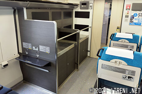 クハE256-2010車内