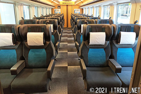 サロE257-2010車内