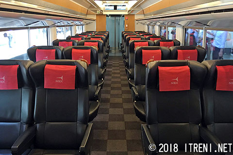 クロE259-16車内