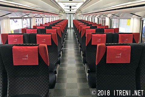 モハE258-516車内
