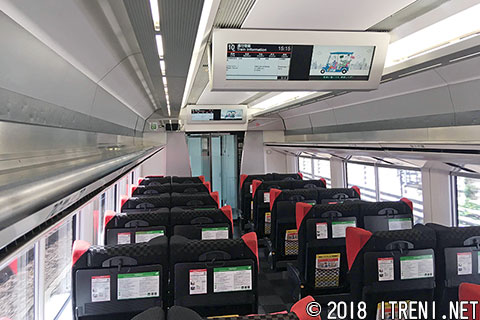 モハE258-516車内