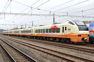 クハE653-1001他
