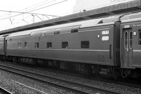 スハネ25 703