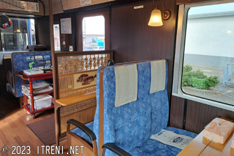 のと鉄道NT302車内