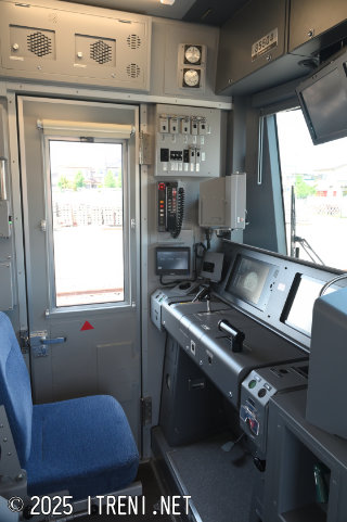 クハ85504運転台
