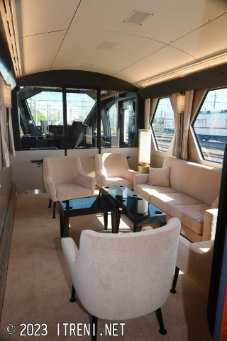 東武鉄道クハN101-1車内