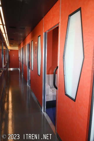 東武鉄道クハN101-1車内