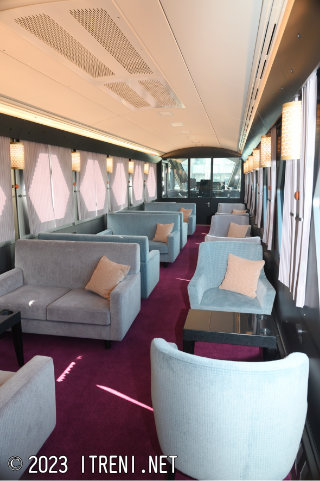 東武鉄道クハN101-6車内