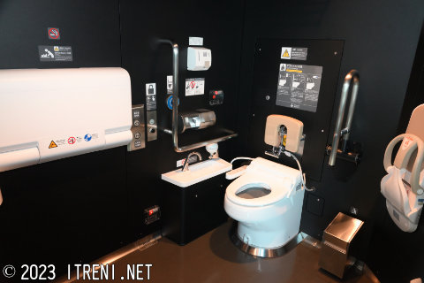 東武鉄道モハN101-2バリアフリー便所