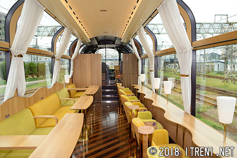 ET122-1001車内