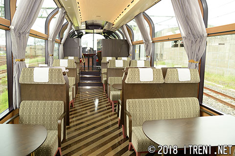 ET122-1002車内