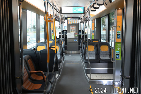 宇都宮ライトレールHU306-A車内